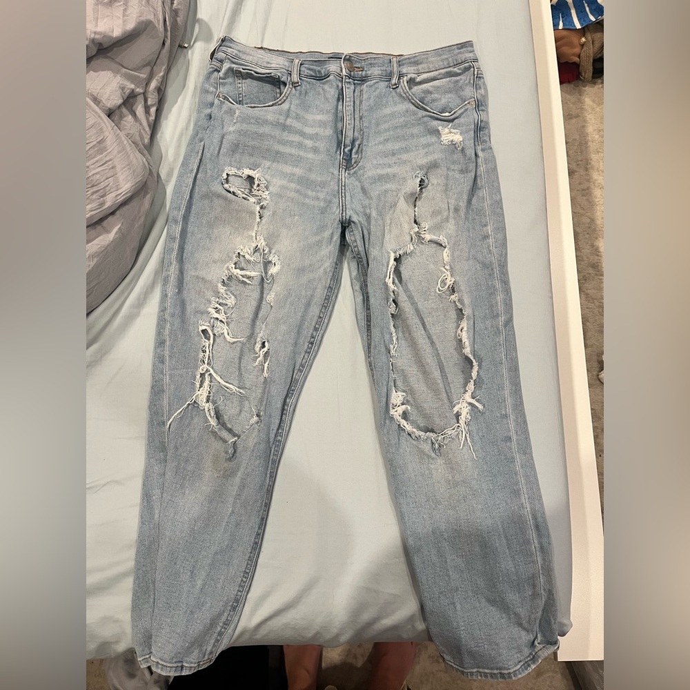 American Eagle Ripped Mom Stretch Jean